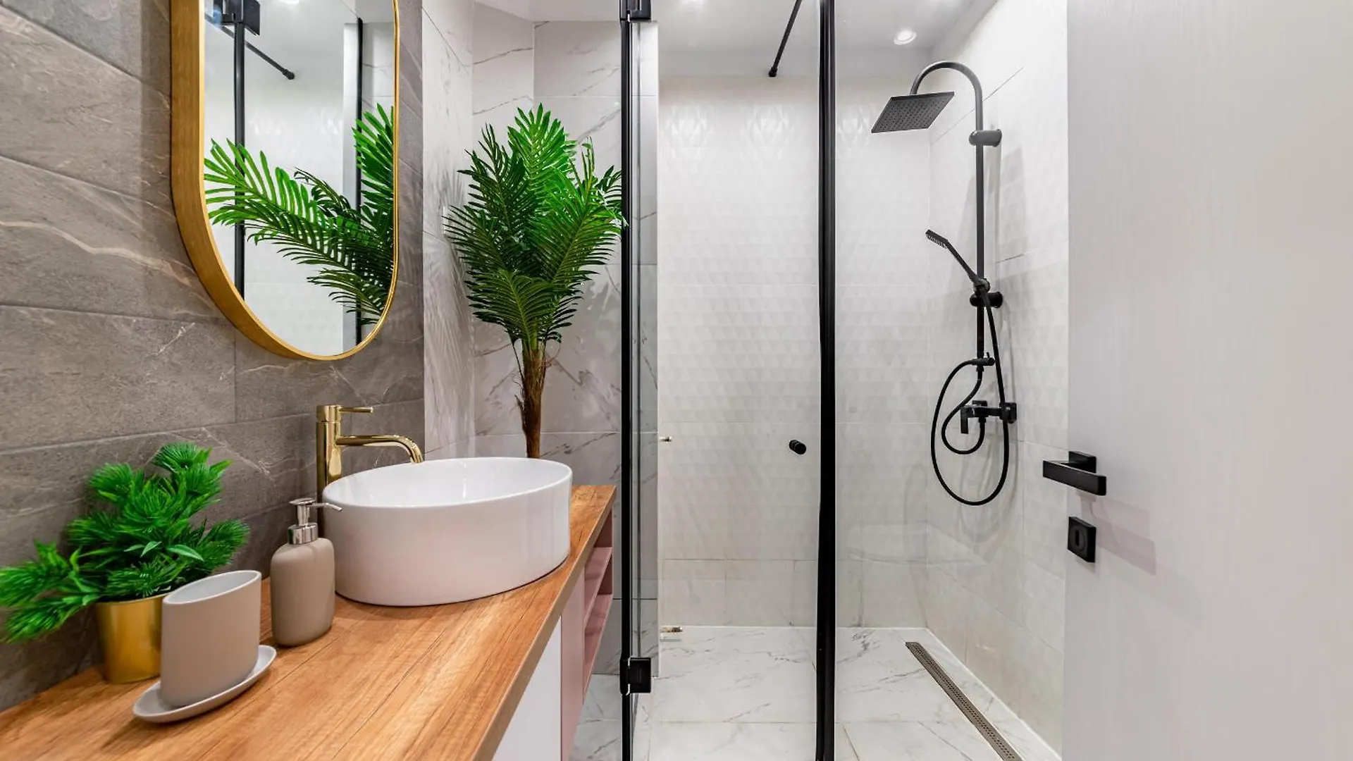 City Center Elegance - Stylish 2Br Apartment At Piata Amzei Bucureşti