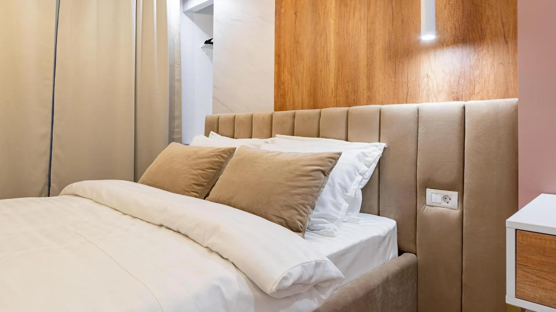 City Center Elegance - Stylish 2Br Apartment At Piata Amzei Bucureşti România