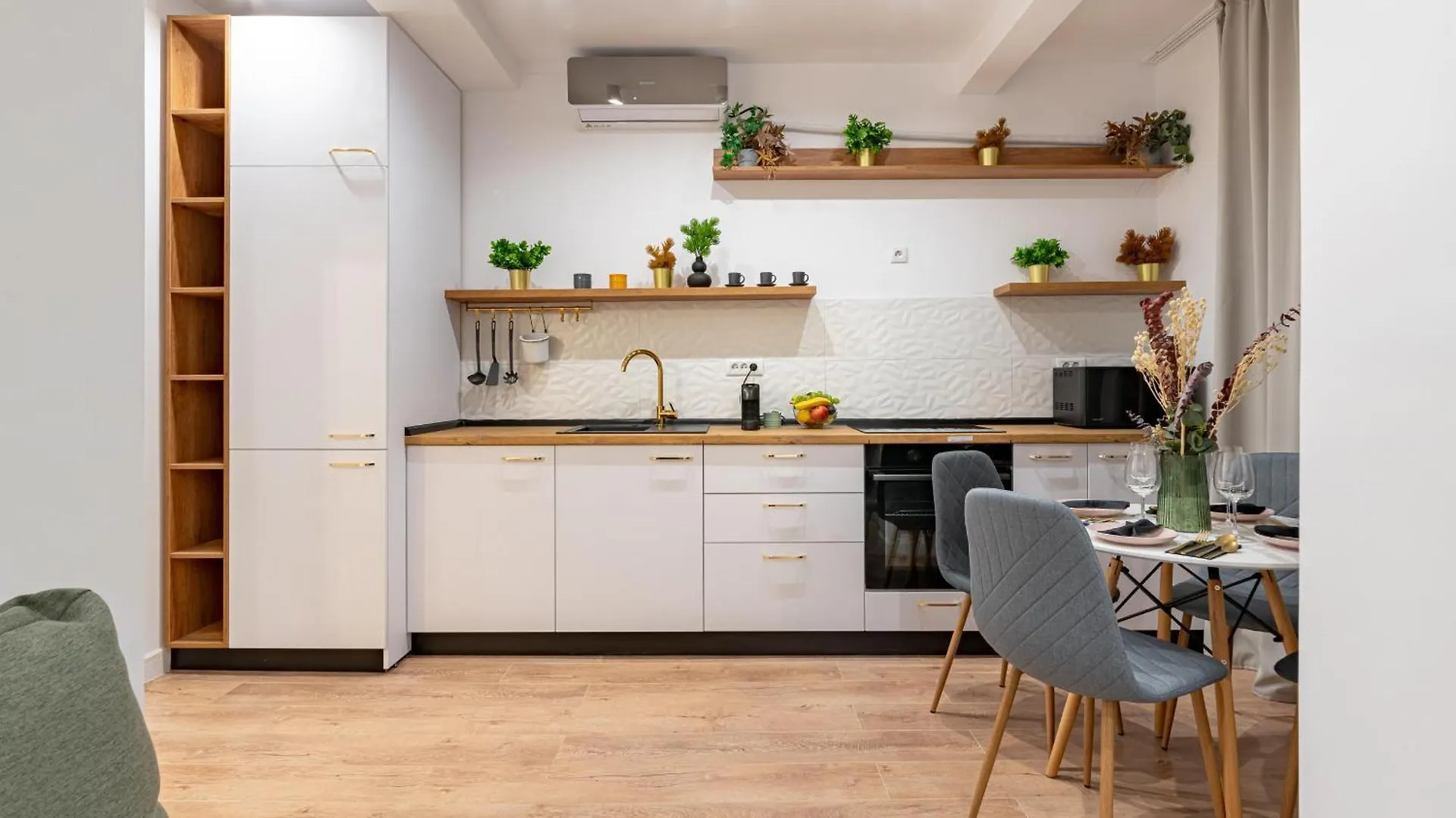 City Center Elegance - Stylish 2Br Apartment At Piata Amzei Bucharest 0*,